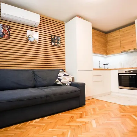 Apartament White *